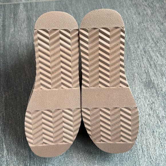 NEW Soda Benji Platform Ankle Bootie Boot Sherpa Faux Fur Lined in Oat Size 7.5 - Picture 5 of 12